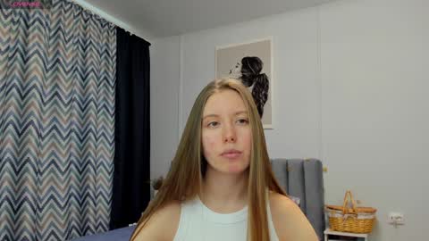 Snapshot of bam_bi chatting on 02.08.25 Kira online show from 02.08.25