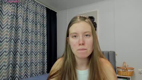 Snapshot of bam_bi chatting on 02.08.25 Kira online show from 02.08.25