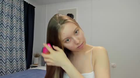 Snapshot of bam_bi chatting on 02.10.25 Kira online show from 02.10.25