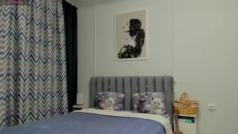 Snapshot of bam_bi chatting on 03.10.25 Kira online show from 03.10.25