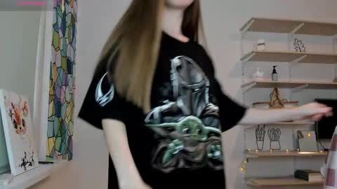 Snapshot of bam_bi chatting on 10.10.25 Kira online show from 10.10.25