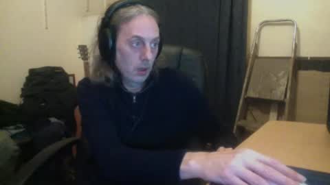 Snapshot of bangintoleather chatting on 11.27.25 bangintoleather online show from 11.27.25