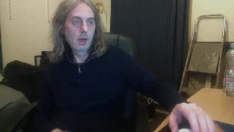 Snapshot of bangintoleather chatting on 12.15.25 bangintoleather online show from 12.15.25