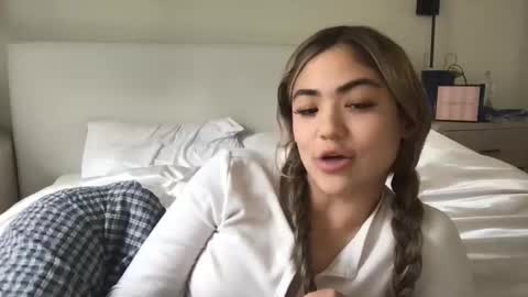 Snapshot of baoco379 chatting on 11.26.25 Elle online show from 11.26.25