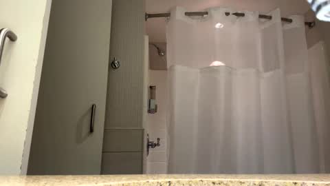 Snapshot of bape69 chatting on 09.29.25 ForskinPapi online show from 09.29.25