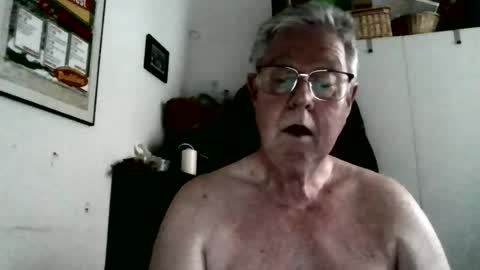 Snapshot of baratch chatting on 06.29.26 baratch online show from 06.29.26