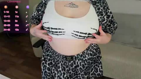 Snapshot of barbara_ferrarri chatting on 11.26.25 Barbara online show from 11.26.25