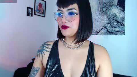 Snapshot of barbaraaa_moon chatting on 11.20.25 Barbara Moon online show from 11.20.25