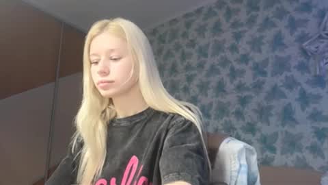 Snapshot of barbie_angel_ chatting on 12.21.25 Barbie online show from 12.21.25