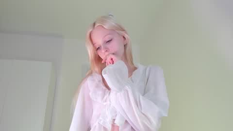 Bella online show from 11.21.25