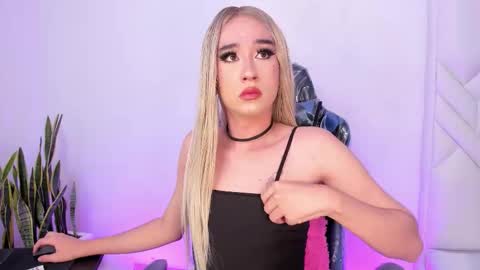 Snapshot of barbie_boy_ chatting on 12.14.25 I work from home this is my room 3 online show from 12.14.25