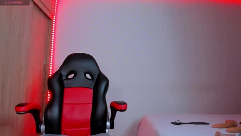 Snapshot of barbie_ebony_ chatting on 11.03.25 Nicolle online show from 11.03.25