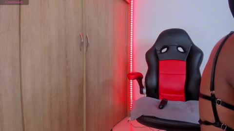 Snapshot of barbie_ebony_ chatting on 11.10.25 Nicolle online show from 11.10.25