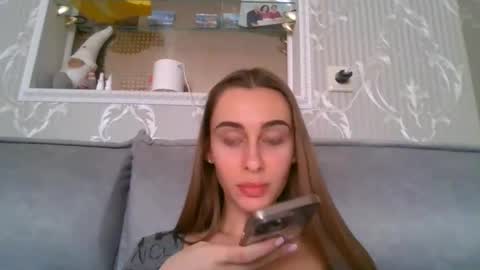 Snapshot of barbie_giirls_ chatting on 02.04.25 Kate online show from 02.04.25