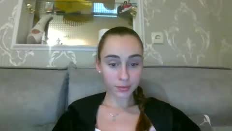 Snapshot of barbie_giirls_ chatting on 03.08.25 Kate online show from 03.08.25