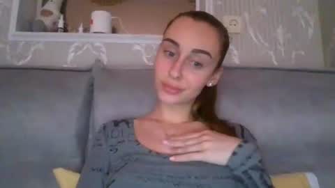 Snapshot of barbie_giirls_ chatting on 03.10.25 Kate online show from 03.10.25