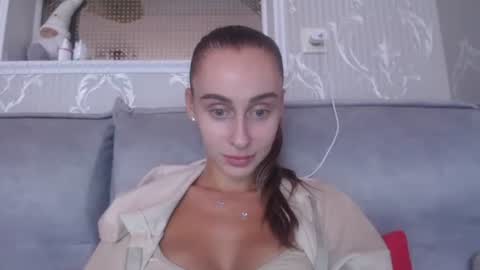 Snapshot of barbie_giirls_ chatting on 09.12.25 Kate online show from 09.12.25