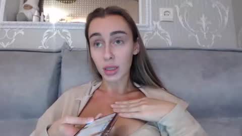Snapshot of barbie_giirls_ chatting on 10.07.25 Kate online show from 10.07.25