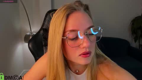 LisGTM2 Mon-Thu Sat 0100am-0700am online show from 11.17.25