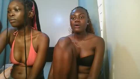 Snapshot of barbie_queen2 chatting on 10.22.25 queen online show from 10.22.25