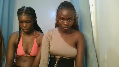 Snapshot of barbie_queen2 chatting on 10.29.25 queen online show from 10.29.25