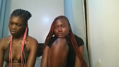 Snapshot of barbie_queen2 chatting on 11.10.25 queen online show from 11.10.25