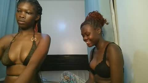 Snapshot of barbie_queen2 chatting on 11.17.25 queen online show from 11.17.25