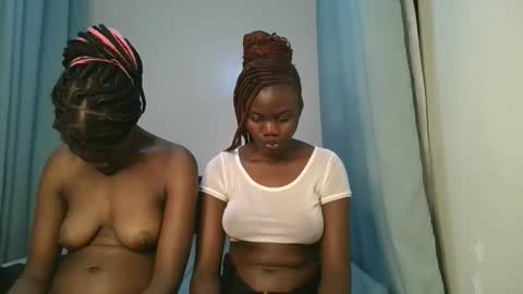 Snapshot of barbie_queen2 chatting on 11.23.25 queen online show from 11.23.25