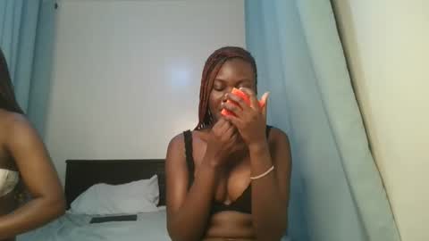 Snapshot of barbie_queen2 chatting on 11.30.25 queen online show from 11.30.25