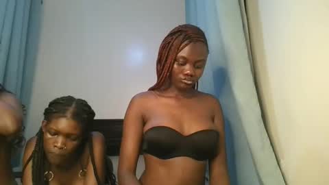 Snapshot of barbie_queen2 chatting on 12.05.25 queen online show from 12.05.25