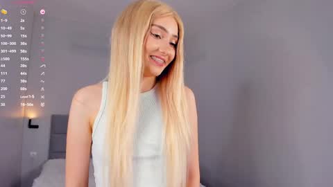 Mia online show from 04.21.26