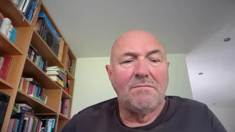 Snapshot of bartvel chatting on 04.28.26 bartvel online show from 04.28.26