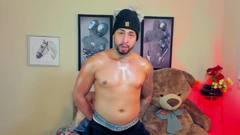 Snapshot of bastian_jones1 chatting on 01.30.25 bastian_jones1 online show from 01.30.25