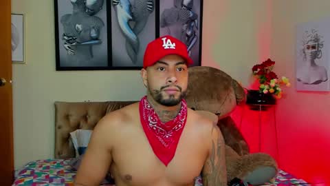 Snapshot of bastian_jones1 chatting on 02.02.25 bastian_jones1 online show from 02.02.25