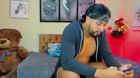 Snapshot of bastian_jones1 chatting on 02.04.25 bastian_jones1 online show from 02.04.25