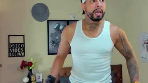 Snapshot of bastian_jones1 chatting on 02.25.25 bastian_jones1 online show from 02.25.25