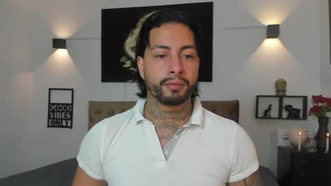 Snapshot of bastian_jones1 chatting on 09.23.25 bastian_jones1 online show from 09.23.25