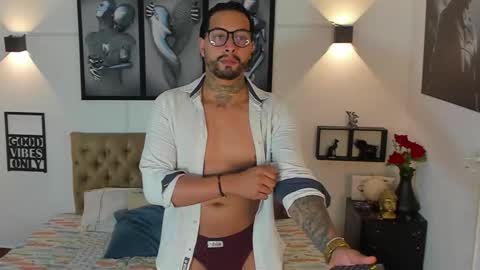 Snapshot of bastian_jones1 chatting on 10.08.25 bastian_jones1 online show from 10.08.25