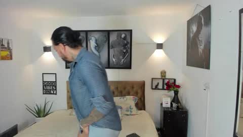 Snapshot of bastian_jones1 chatting on 11.11.25 bastian_jones1 online show from 11.11.25