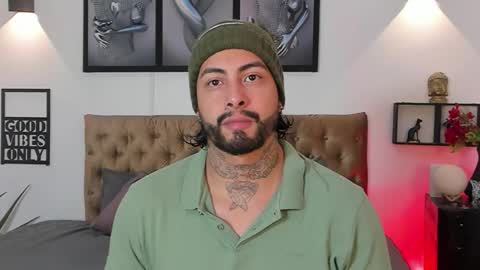 Snapshot of bastian_jones1 chatting on 11.16.25 bastian_jones1 online show from 11.16.25