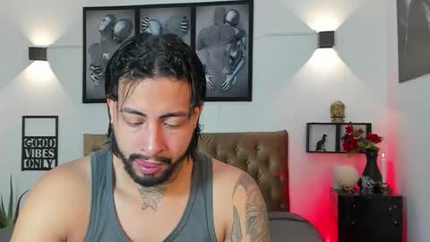 Snapshot of bastian_jones1 chatting on 11.17.25 bastian_jones1 online show from 11.17.25