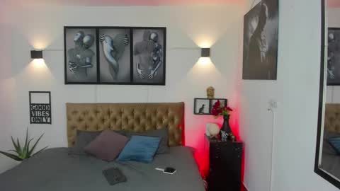 Snapshot of bastian_jones1 chatting on 11.22.25 bastian_jones1 online show from 11.22.25