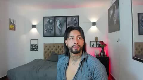 Snapshot of bastian_jones1 chatting on 11.24.25 bastian_jones1 online show from 11.24.25