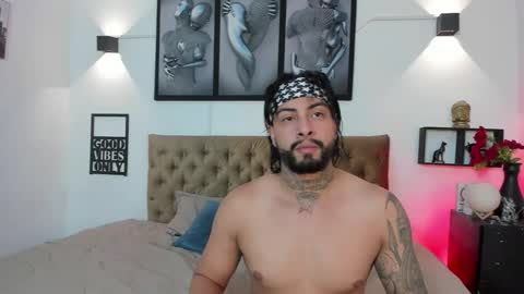 Snapshot of bastian_jones1 chatting on 12.16.25 bastian_jones1 online show from 12.16.25