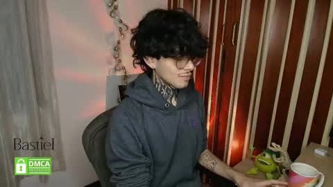 Snapshot of bastiel_ chatting on 09.19.25 Bastiel online show from 09.19.25