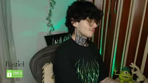 Snapshot of bastiel_ chatting on 10.01.25 Bastiel online show from 10.01.25