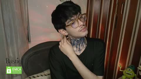 Snapshot of bastiel_ chatting on 10.30.25 Bastiel online show from 10.30.25