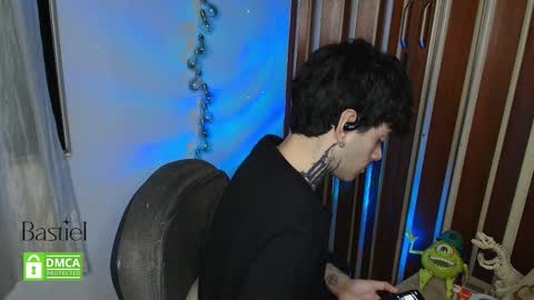 Snapshot of bastiel_ chatting on 10.31.25 Bastiel online show from 10.31.25