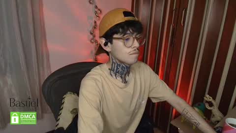 Snapshot of bastiel_ chatting on 11.05.25 Bastiel online show from 11.05.25