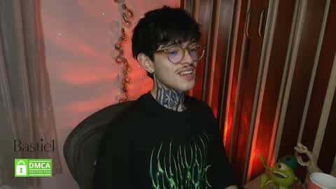Snapshot of bastiel_ chatting on 11.06.25 Bastiel online show from 11.06.25